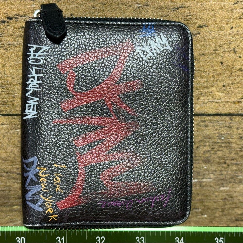 🔥DKNY Ed Hardy style Y2K Black Graffiti Zip Wallet- love New York - Picture 11 of 12